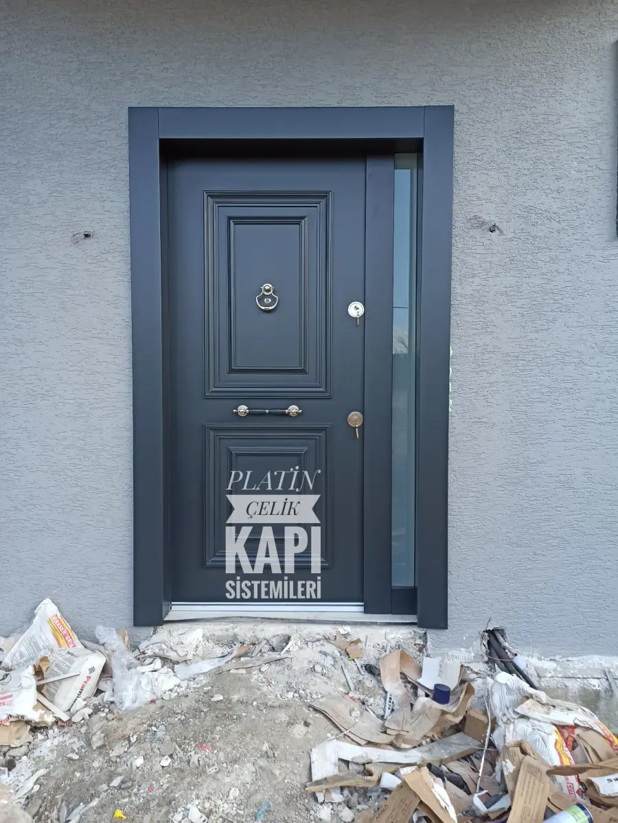Platin Door gri klasik panel çelik kapı uygulaması